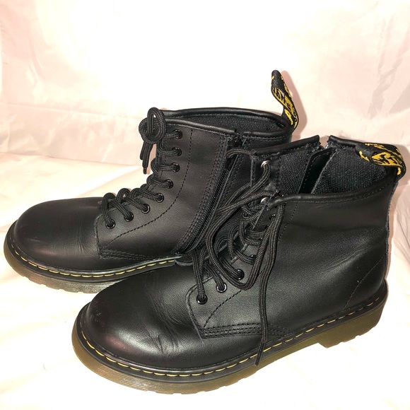 Dr. Martens kid’s black boots sz 3 - Picture 3 of 9